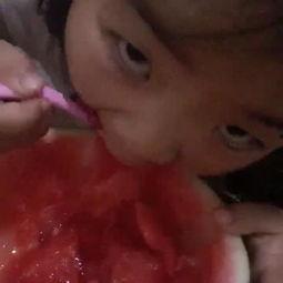 吃瓜宝宝唱歌视频,萌化网友心